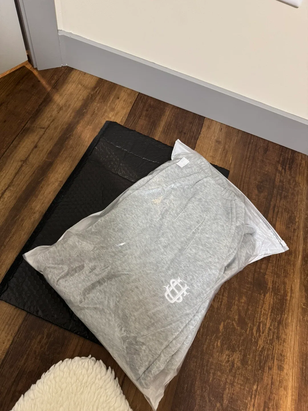 THE BEST GREY SWEATPANTS LARGE (L) SIZE image indicator(2)
