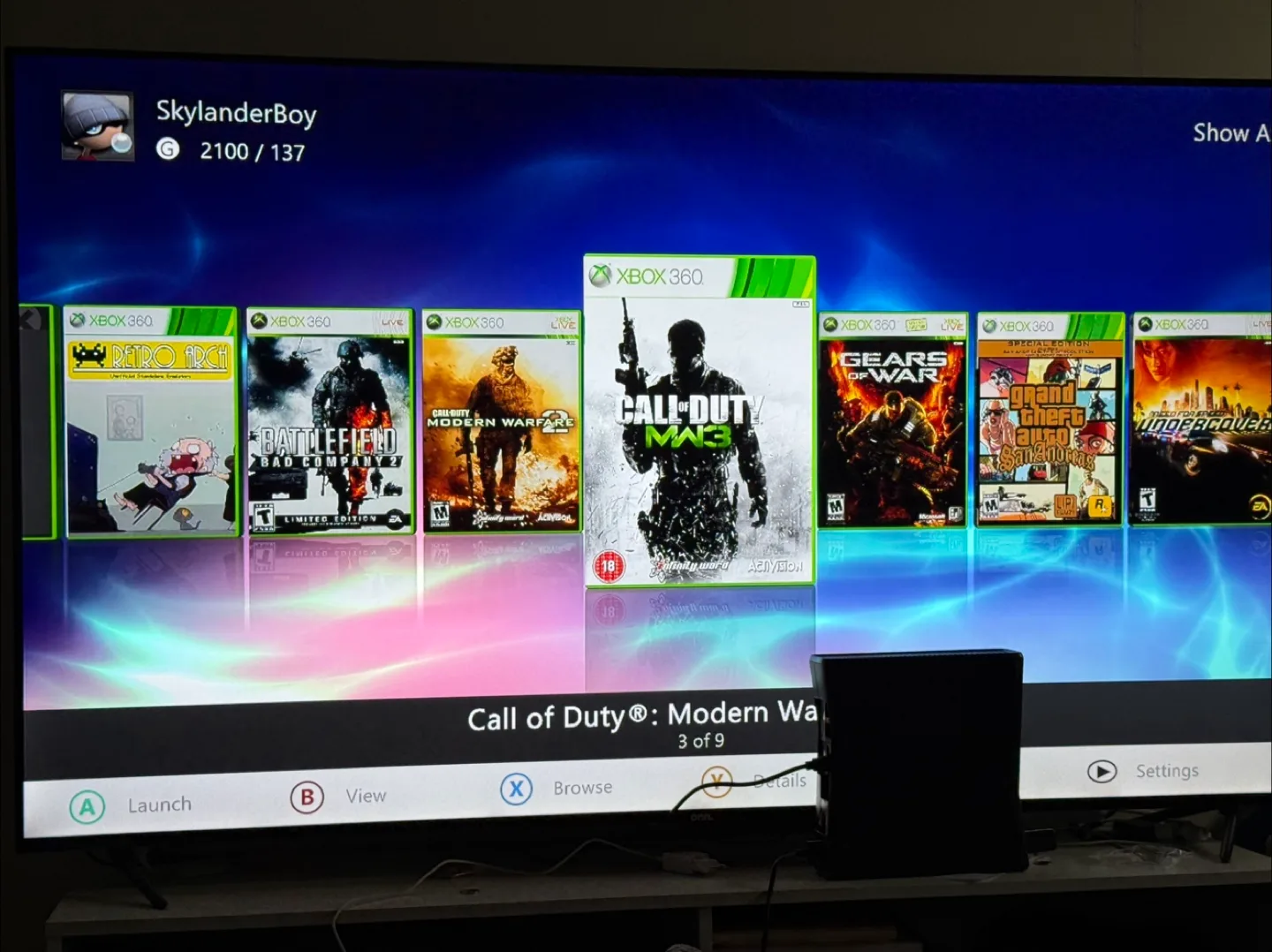 Xbox 360 (Soft-Modded) with Controller & Games image indicator(2)