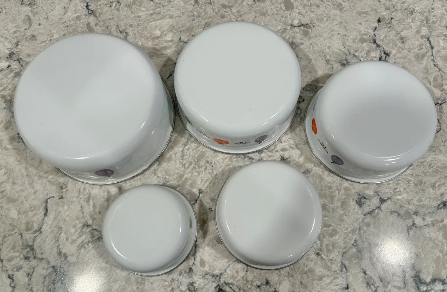 Vegetable Life Enamelware Nesting Bowls - 5 Piece Set image indicator(5)