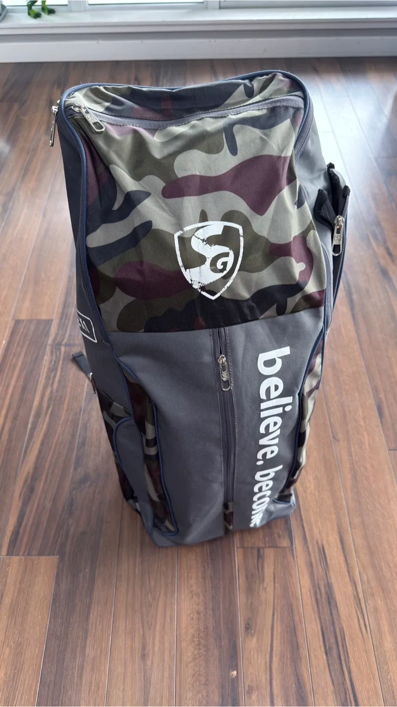 SG Cricket Kit - Bag, Pads, Gloves, Helmet & More! image indicator(3)