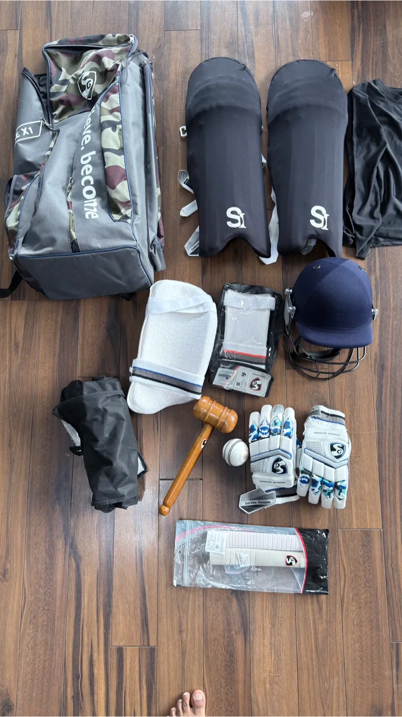 SG Cricket Kit - Bag, Pads, Gloves, Helmet & More! image indicator(2)