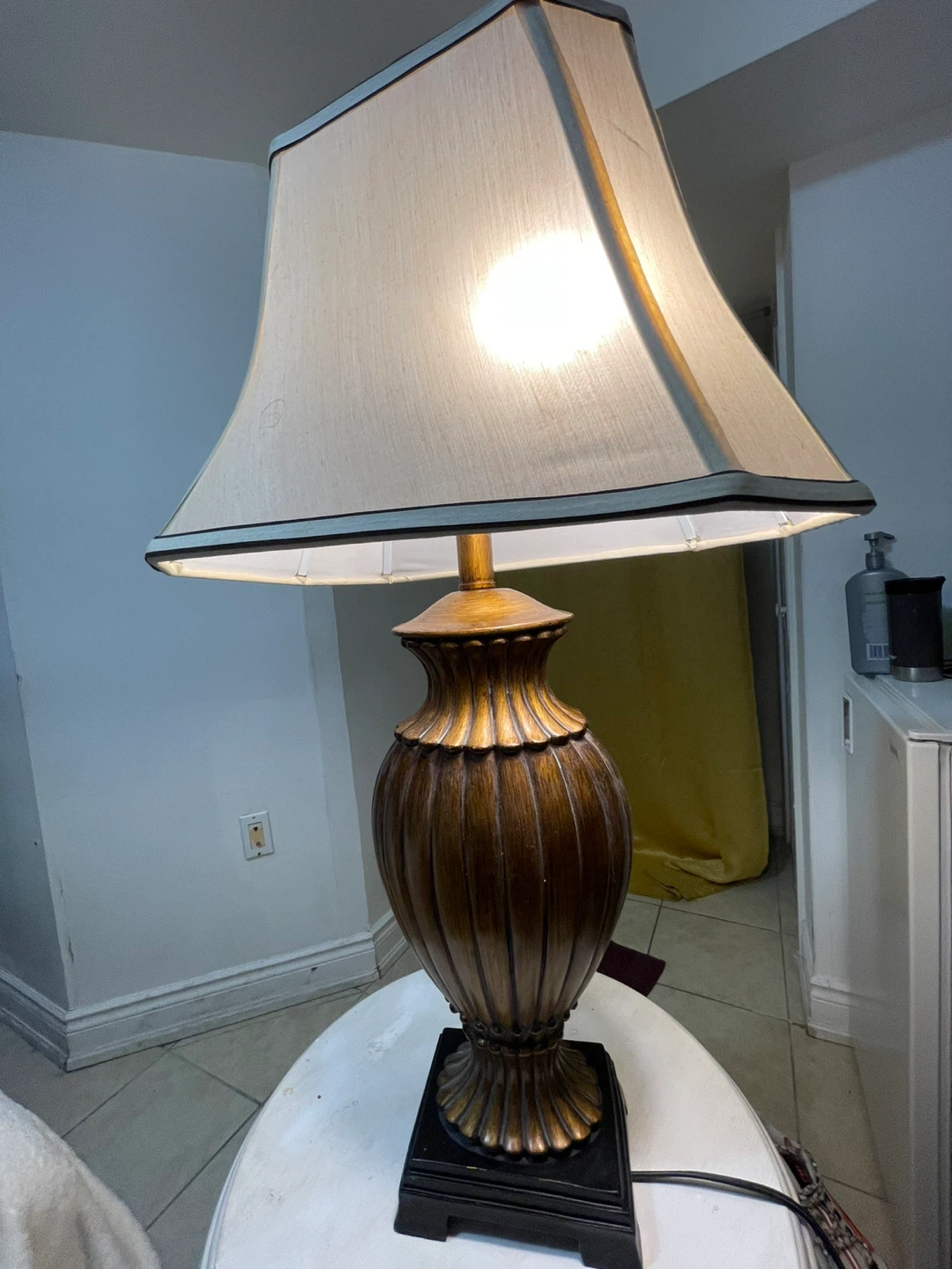 Table Lamp with Shade - photo 3