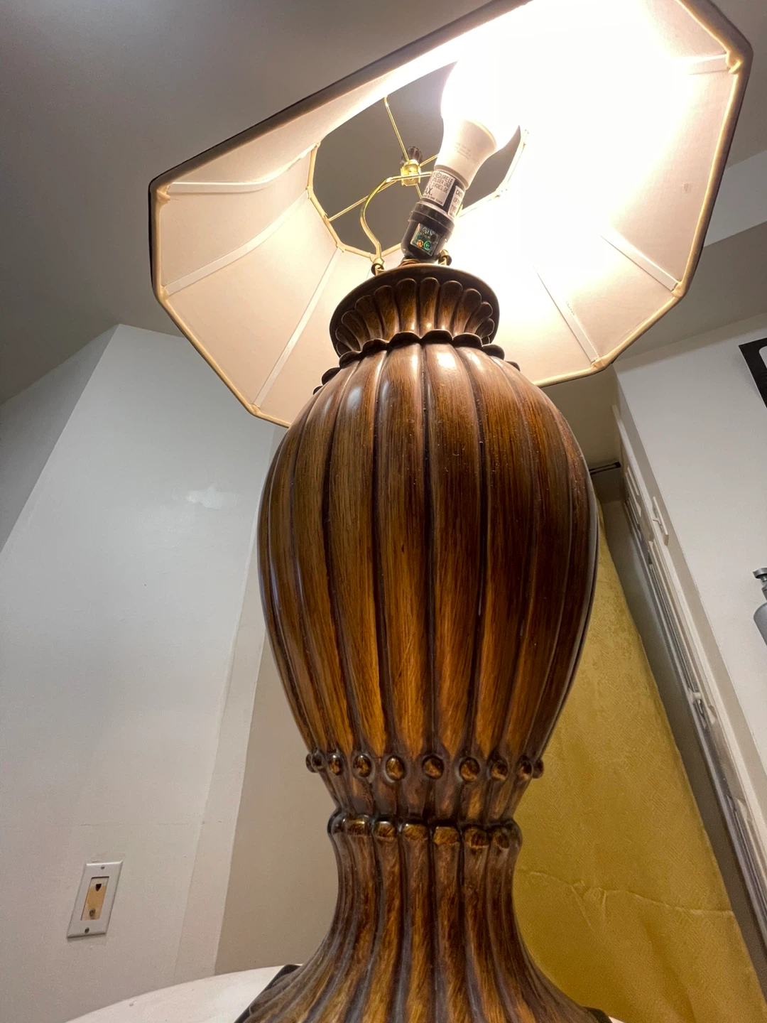 Table Lamp with Shade - photo 2