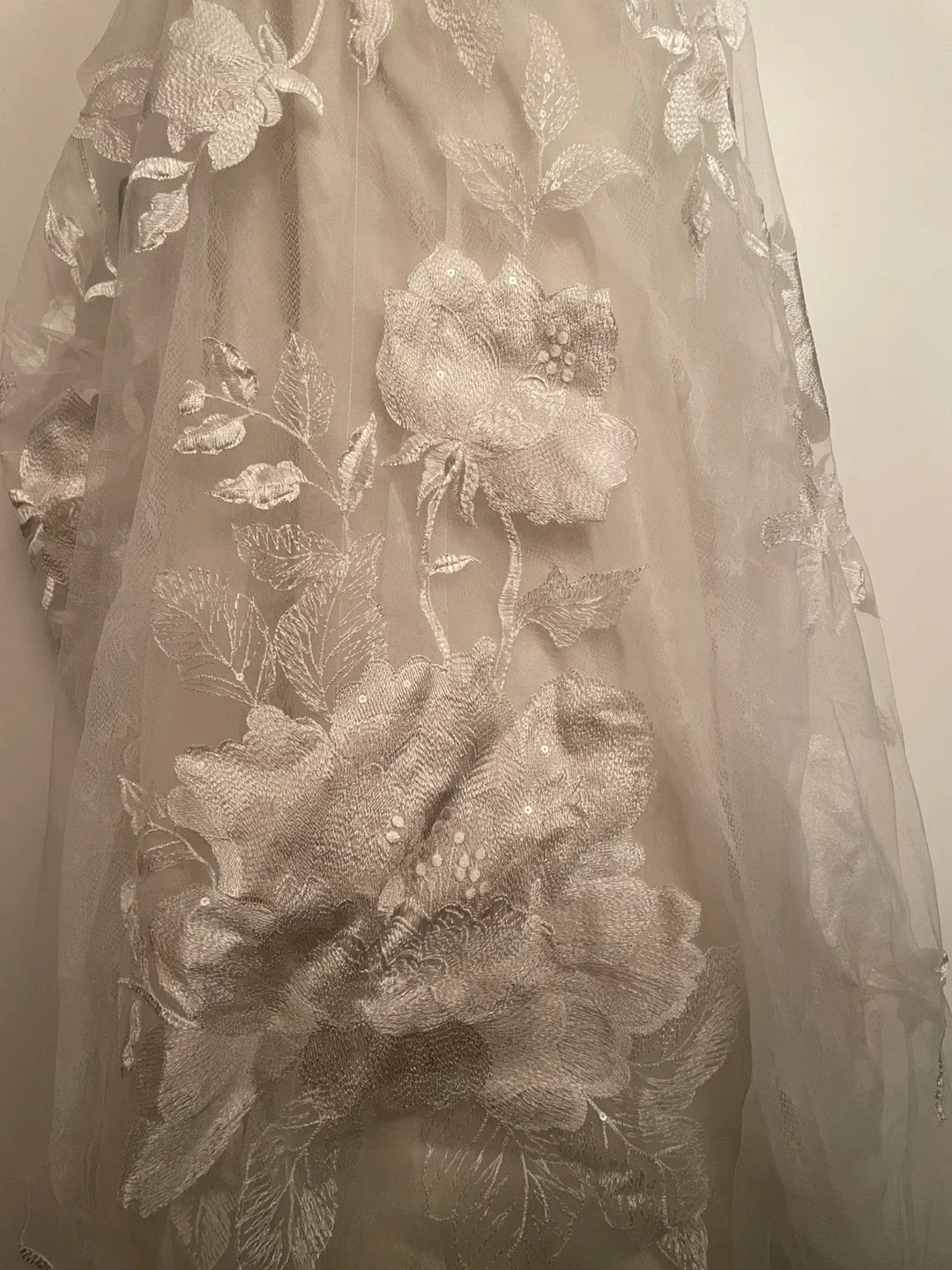 New and Never Used Willowby Wedding Dress image indicator(3)