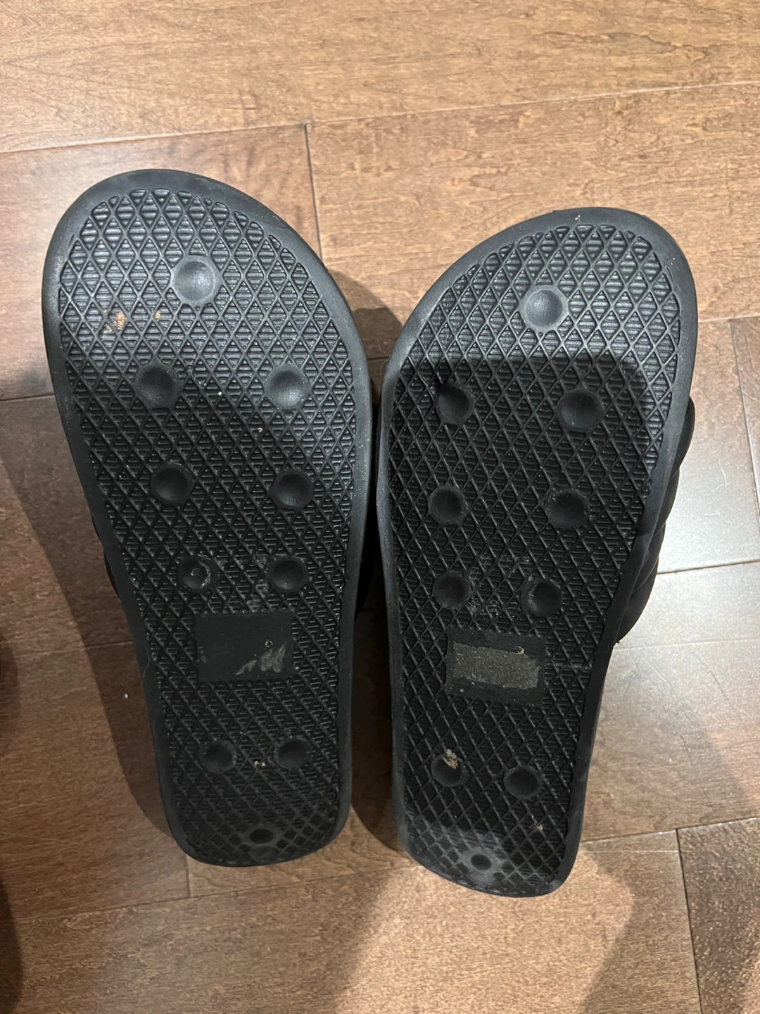 Black puffy slippers - photo 3