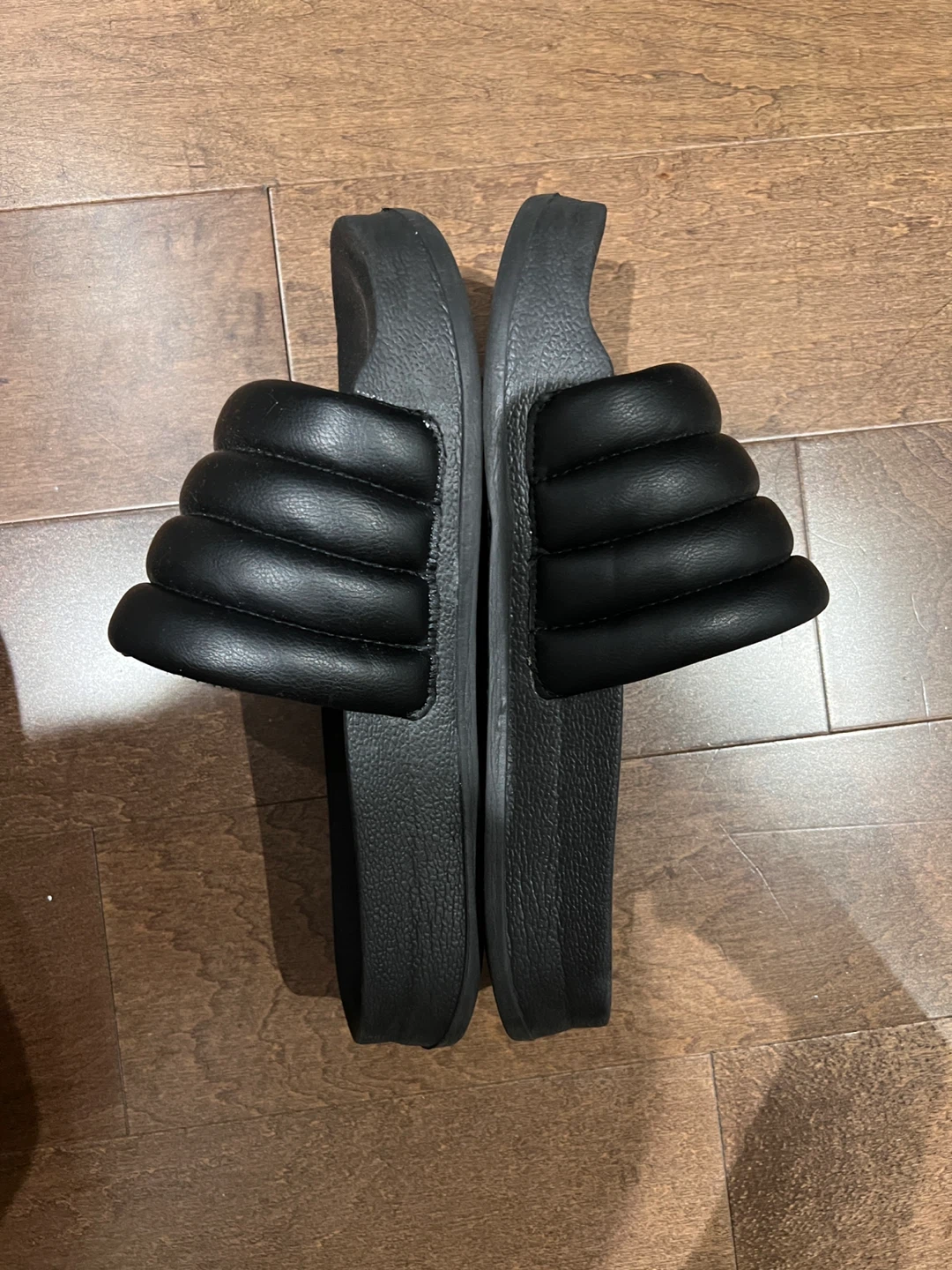 Black puffy slippers - photo 2