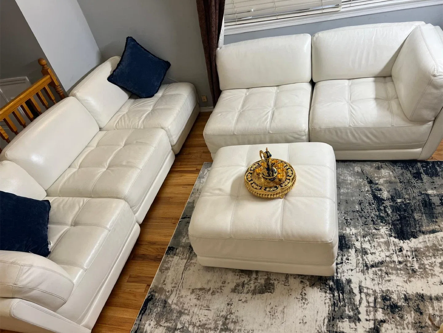 White Leather Sectional Sofa image indicator(3)