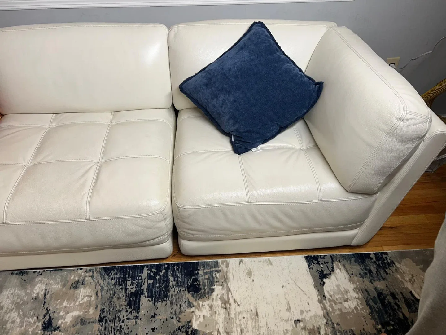 White Leather Sectional Sofa image indicator(4)