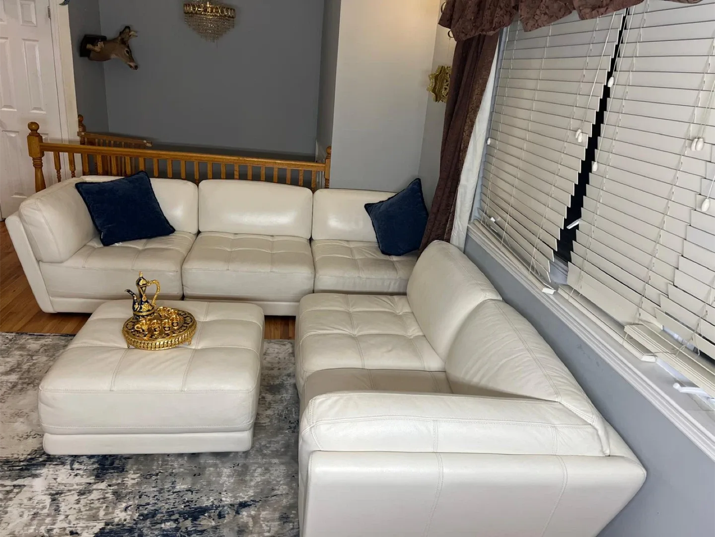 White Leather Sectional Sofa image indicator(2)