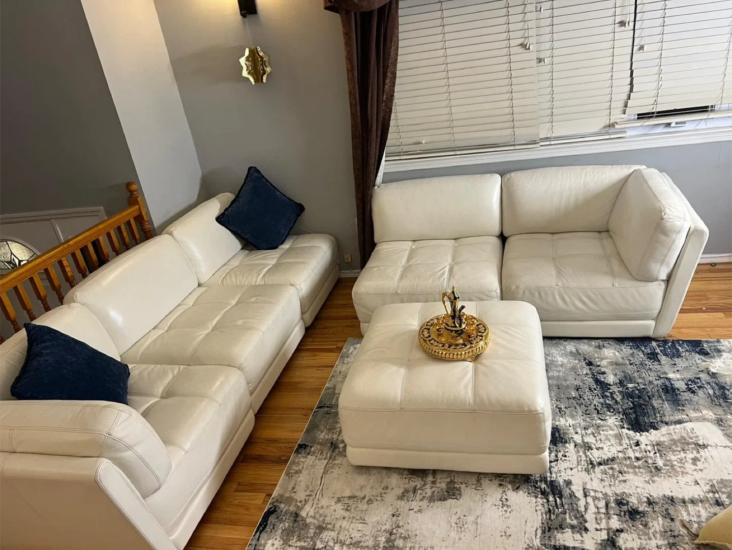 White Leather Sectional Sofa image indicator(7)