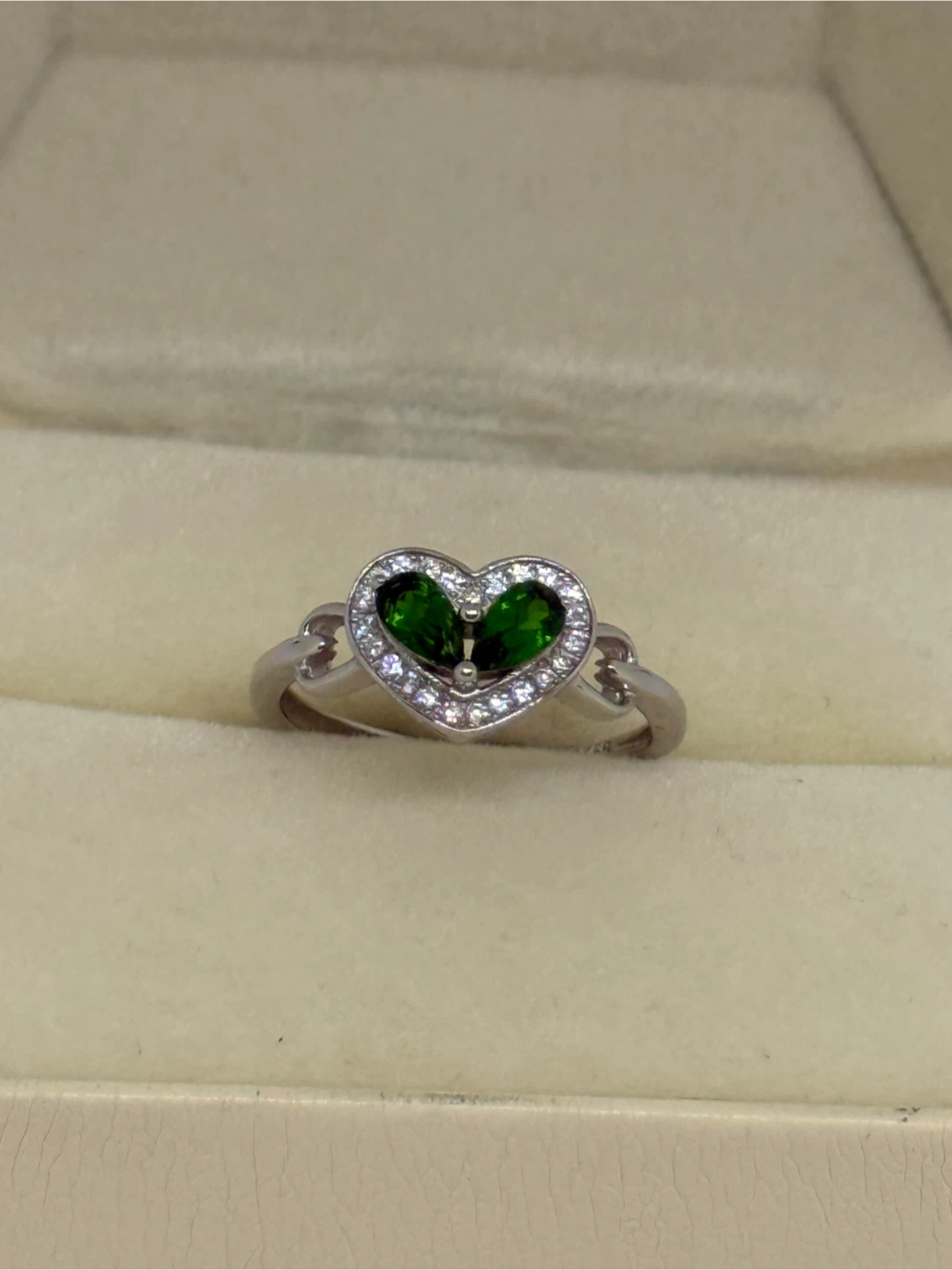 Heart-shaped Natural Green Diopside S925 Silver Ring
