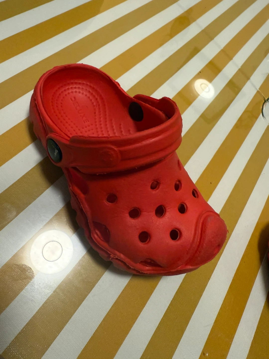 Red Crocs Kids Size 6 - photo 2