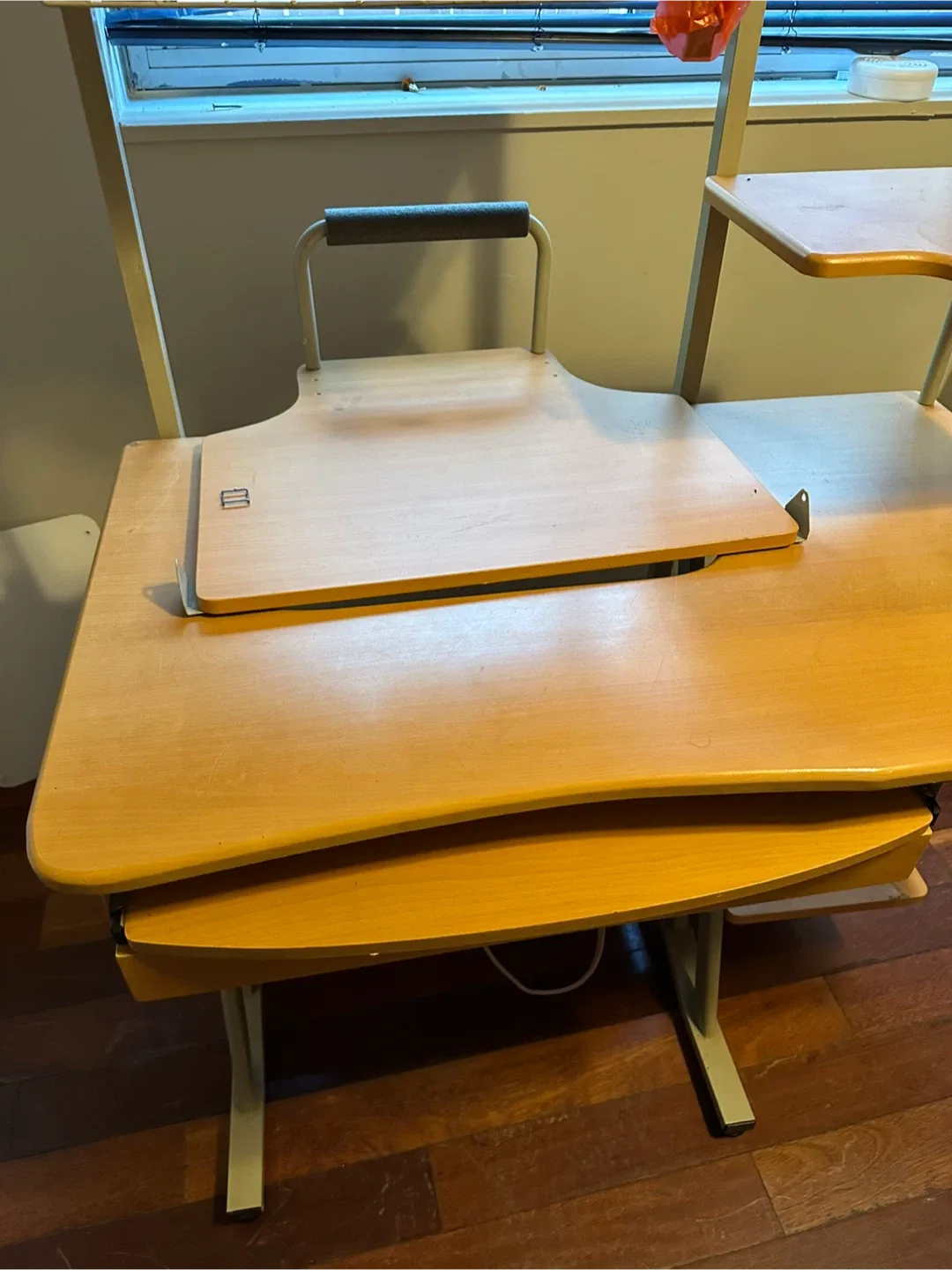 Adjustable Desk with Shelves image indicator(3)