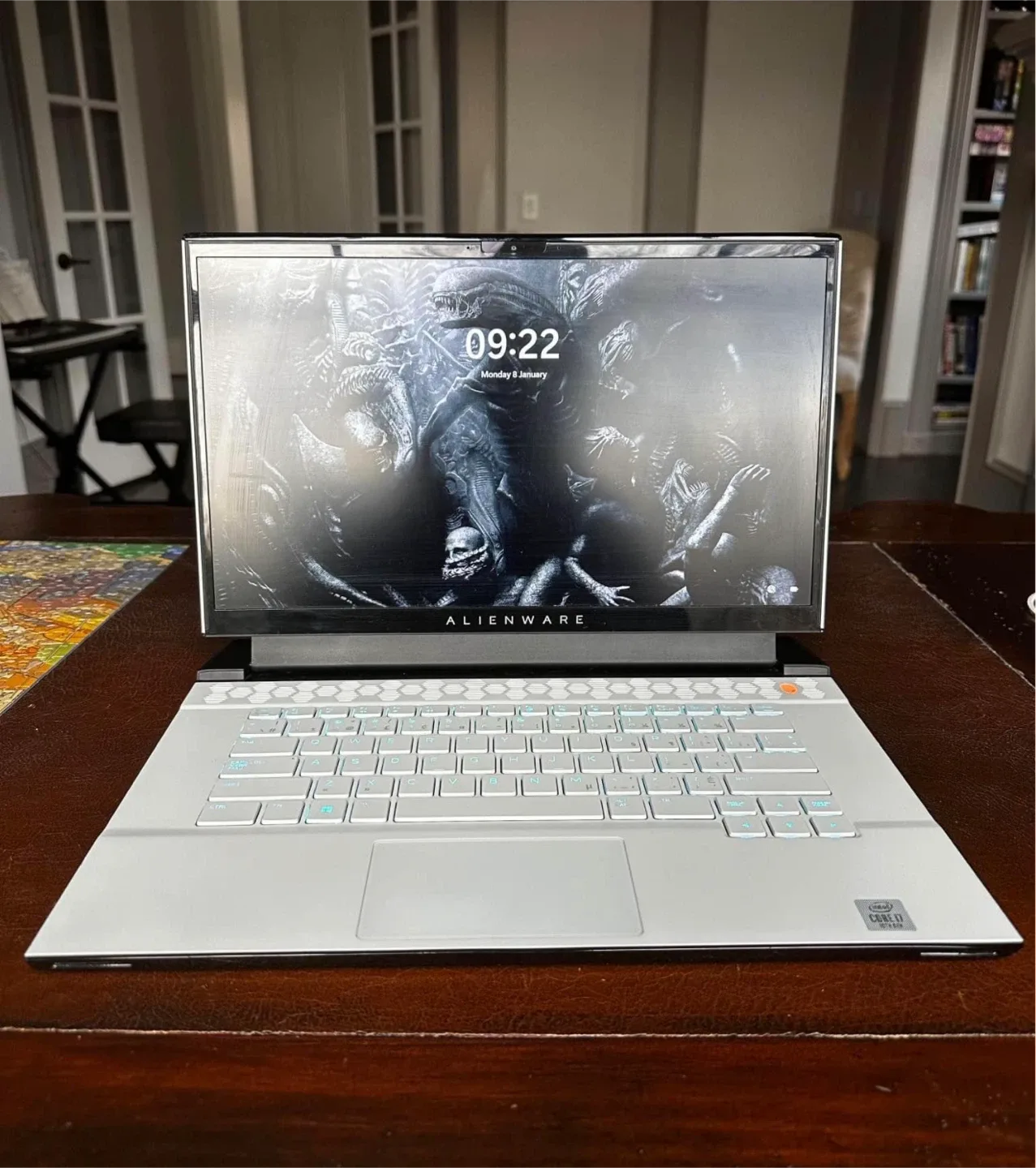 Alienware m15 R3 Gaming Laptop image indicator(3)