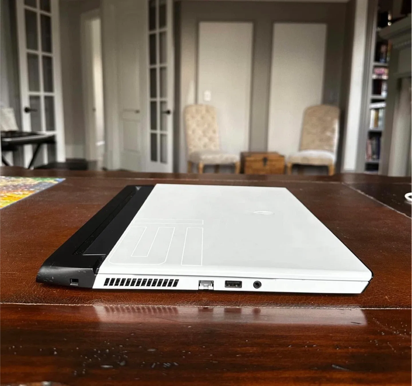 Alienware m15 R3 Gaming Laptop image indicator(6)