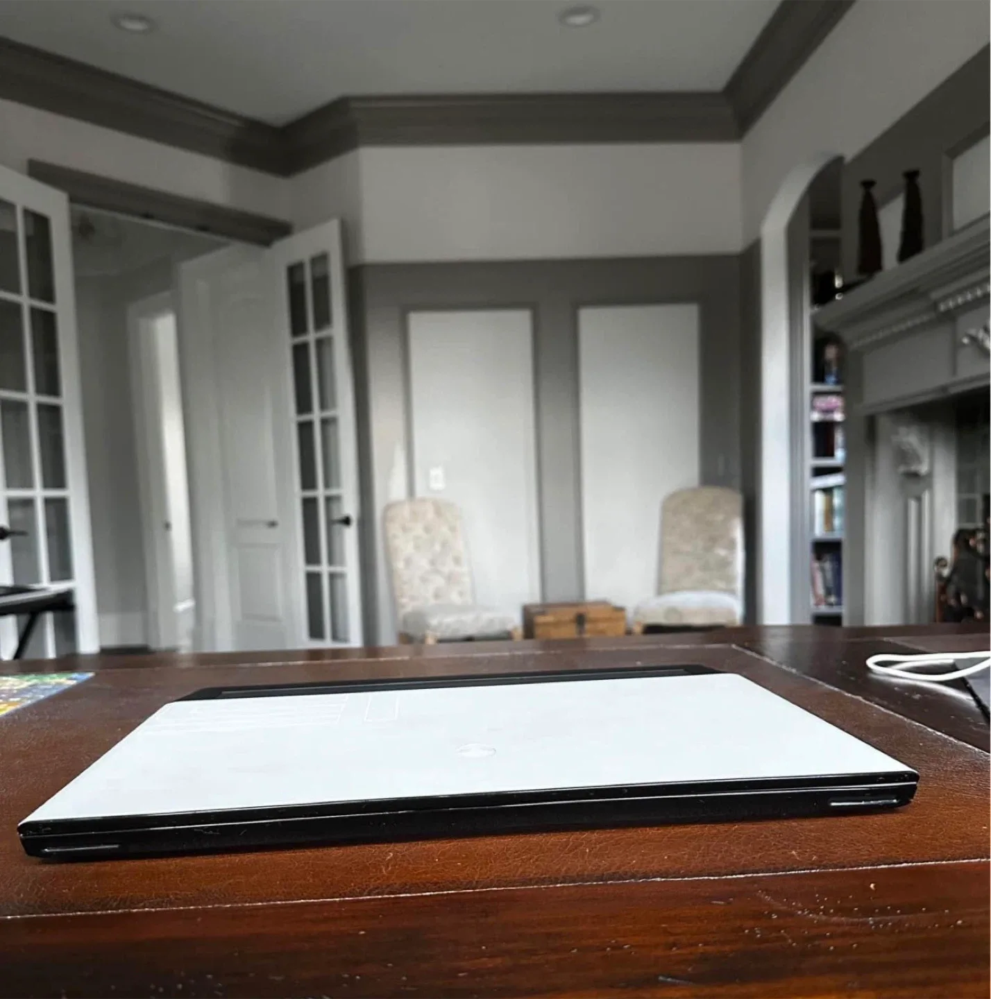 Alienware m15 R3 Gaming Laptop image indicator(10)