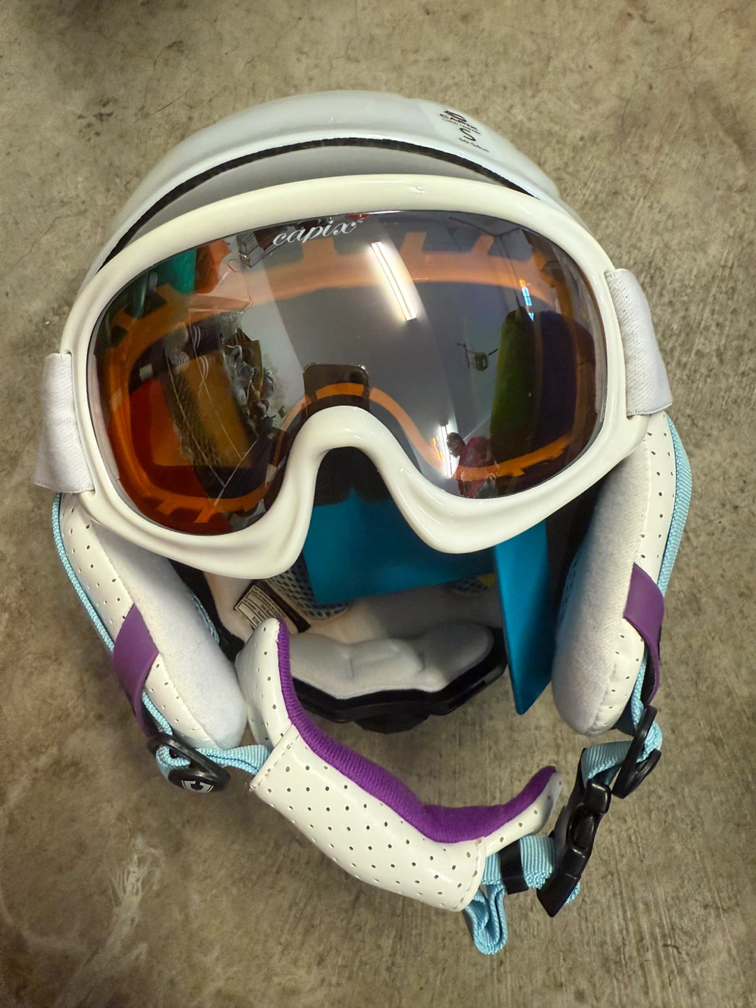 Capix Snow Helmet and INCLUDING Goggles