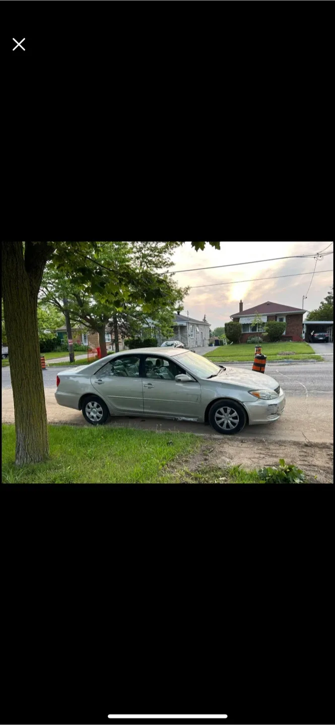 Toyota Camry LE Sedan - Silver image indicator(3)