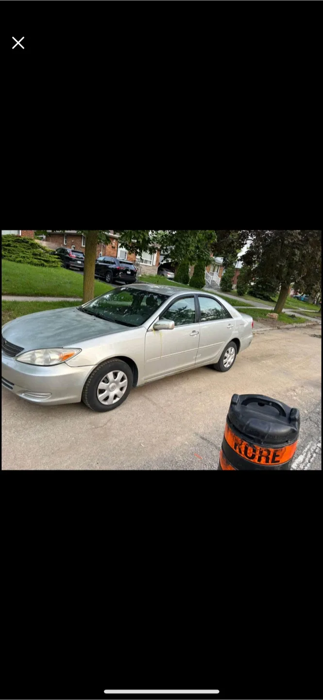 Toyota Camry LE Sedan - Silver image indicator(4)
