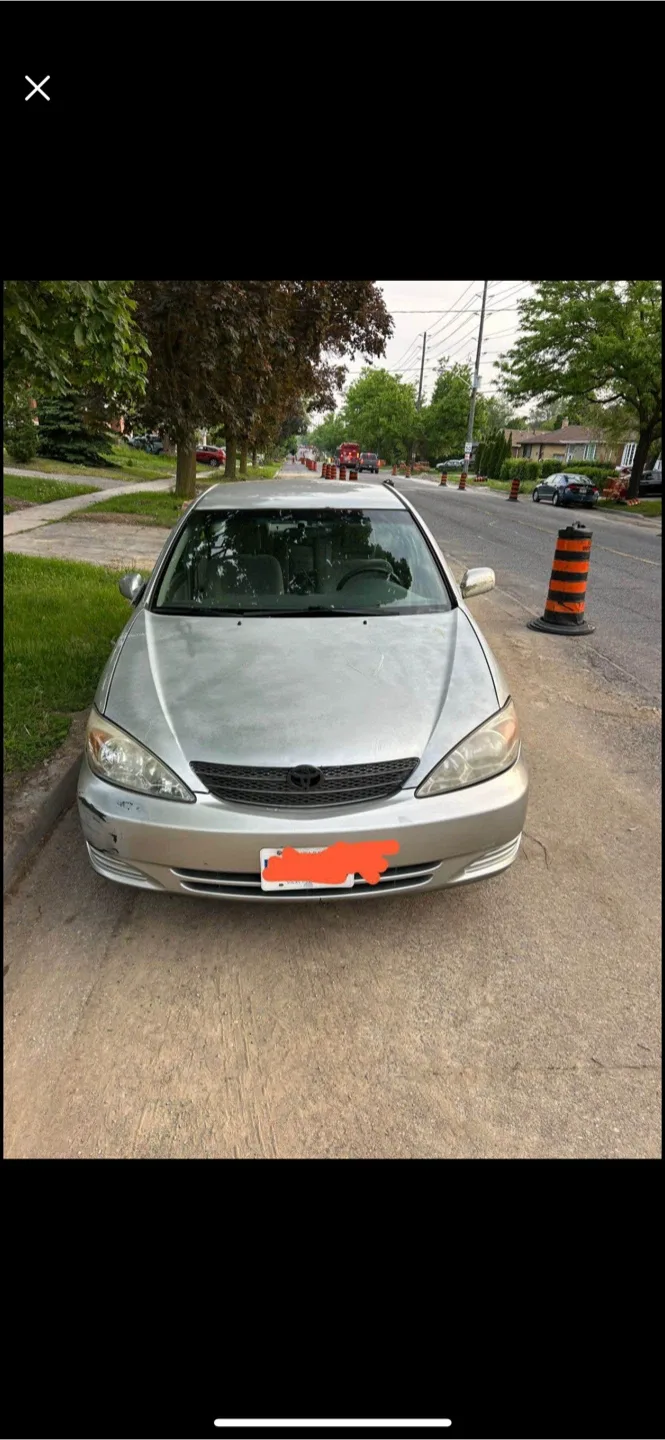 Toyota Camry LE Sedan - Silver thumbnail