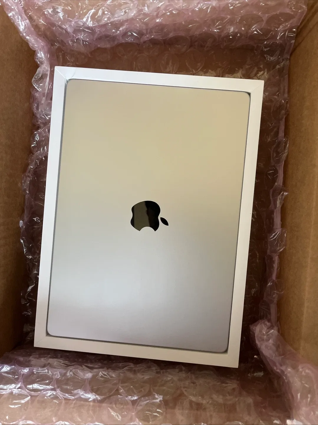 MacBook Pro 14" M3 Pro open box image indicator(2)