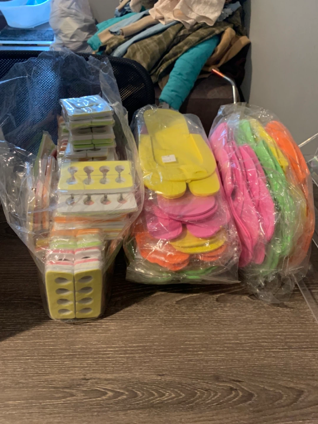 Bulk Lot of Disposable Foam Slippers & Toe Separators - photo 2