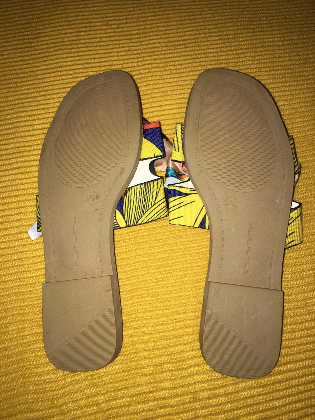 H Sandals - Size 7 image indicator(4)