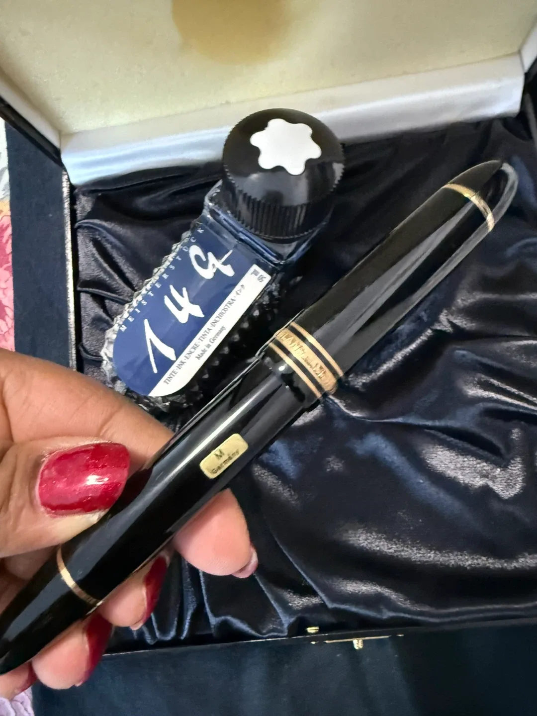 Montblanc Meisterstück 149 Fountain Pen with Ink Bottle image indicator(6)