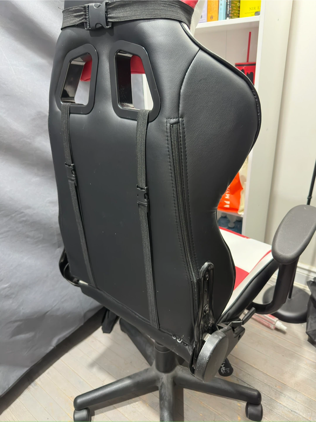 Red and White Gaming Chair - photo 3