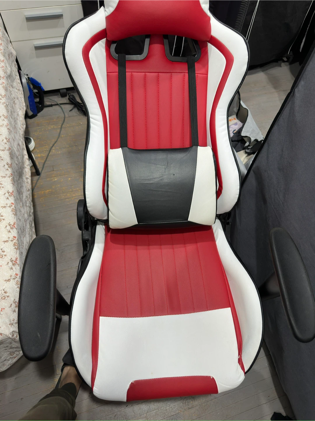 Red and White Gaming Chair - photo 2