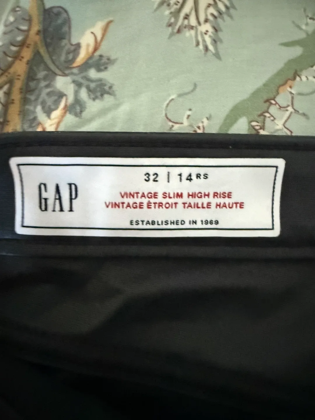 New with tags GAP Vintage Slim High Rise Black Pants - Size 32 image indicator(3)