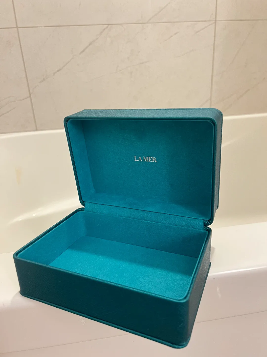 La Mer Makeup / Jewelry Box thumbnail