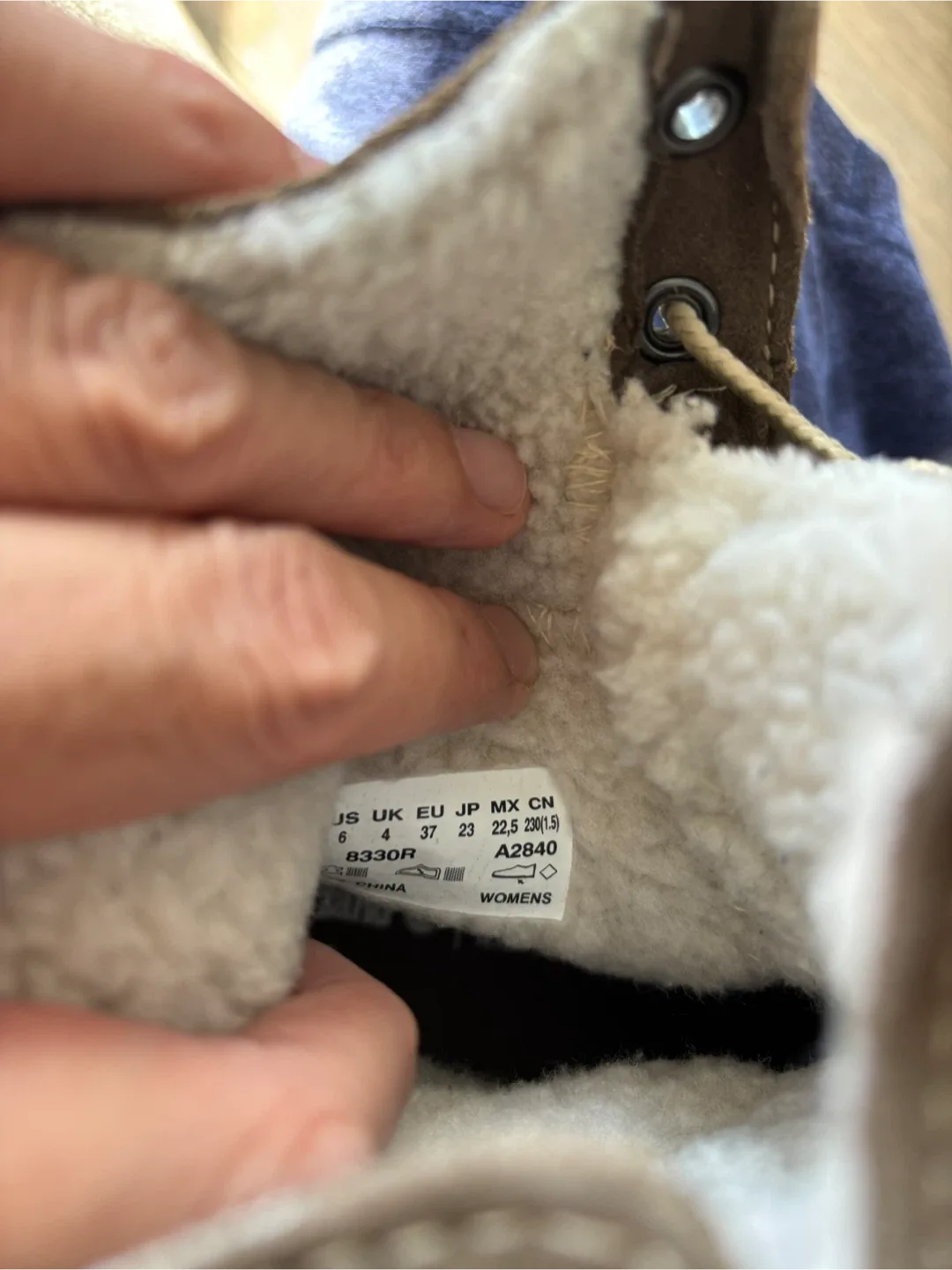 Used size 6Timberland Shearling Fold-Down Boots - Women's Size 6 image indicator(2)