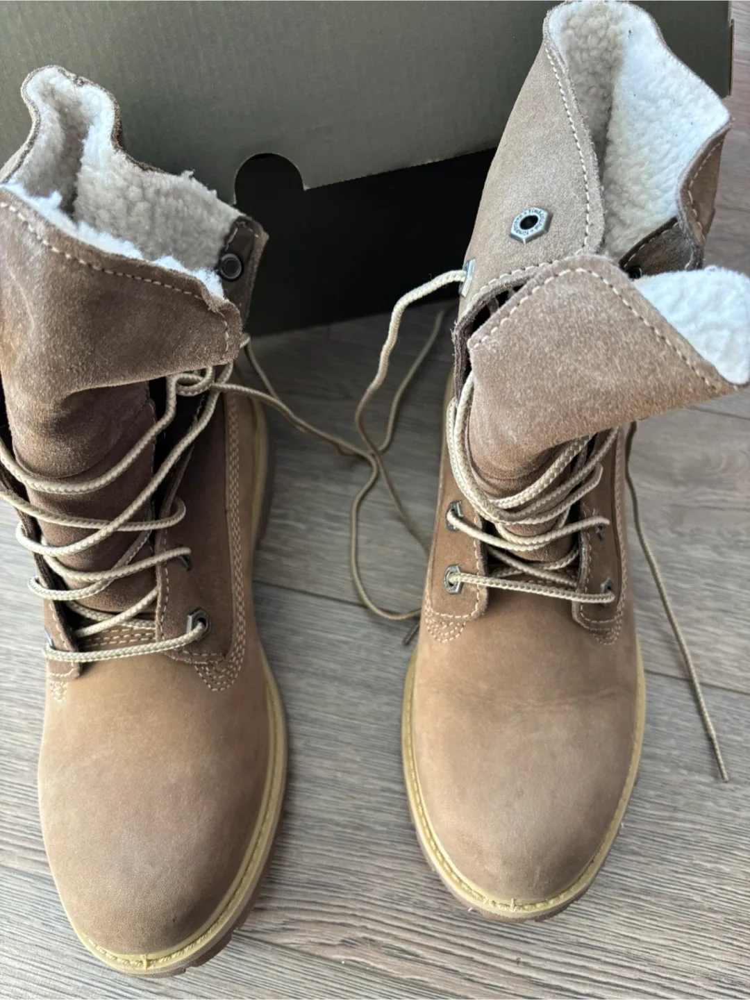 Used size 6Timberland Shearling Fold-Down Boots - Women's Size 6 thumbnail