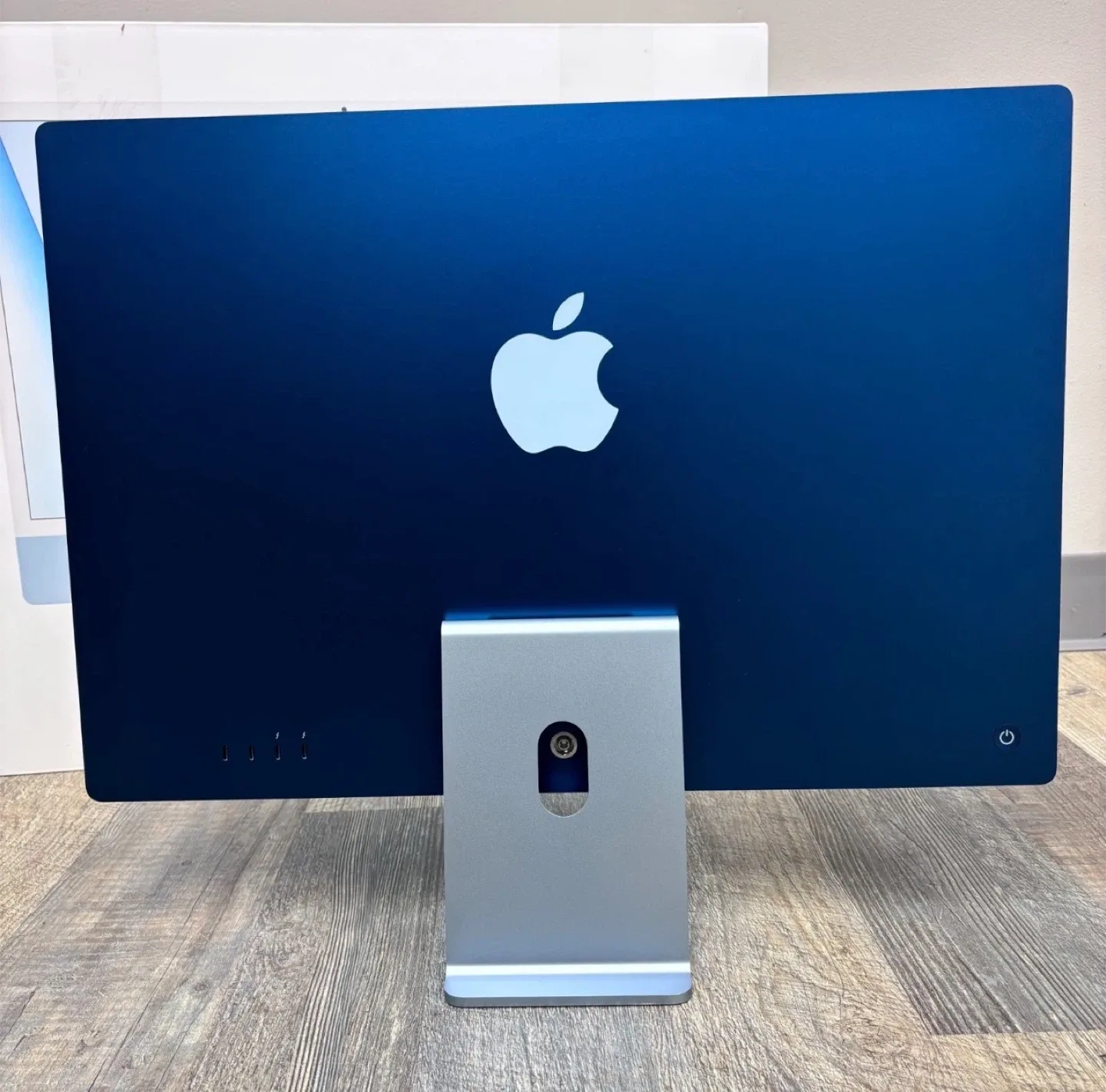 New Apple iMac 24-inch Blue image indicator(4)