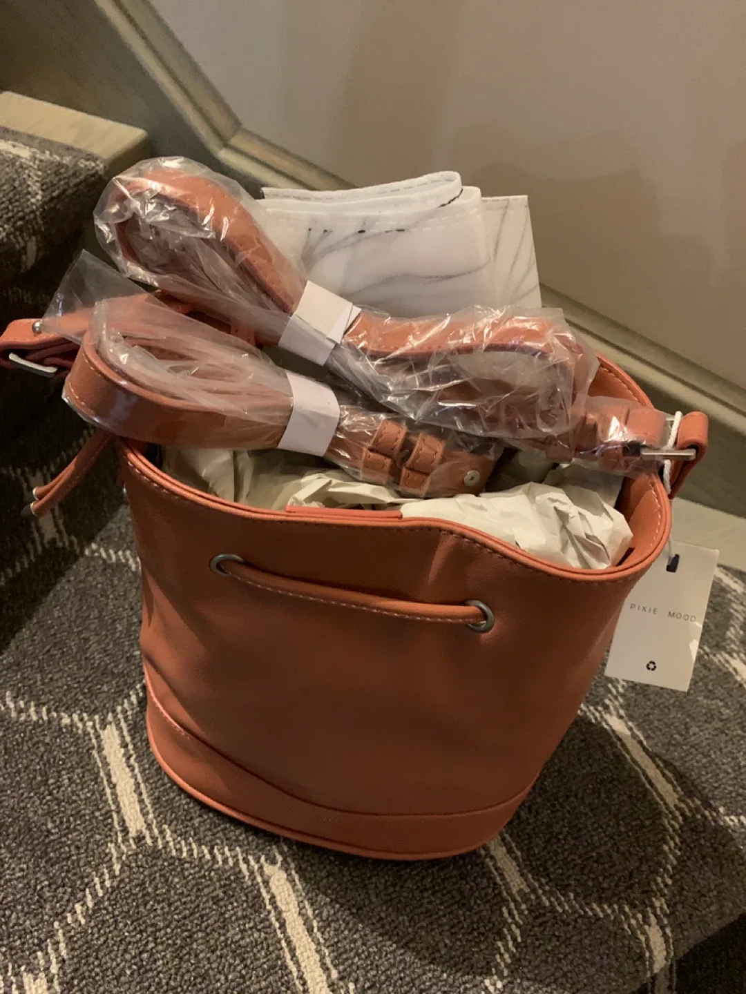 Pixie Mood vegan leather bucket bag (color: Clay) image indicator(2)