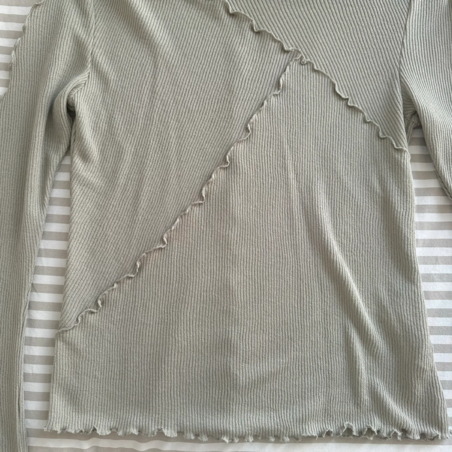 H&M Divided Long Sleeve Top - Size M - photo 3