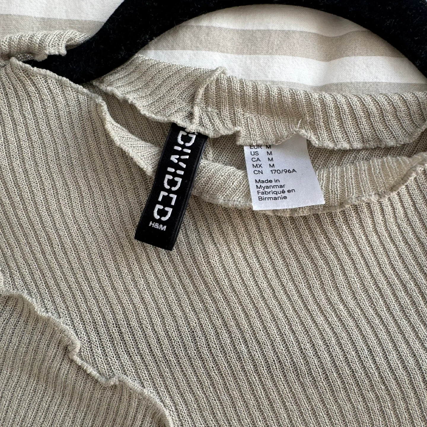 H&M Divided Long Sleeve Top - Size M - photo 2
