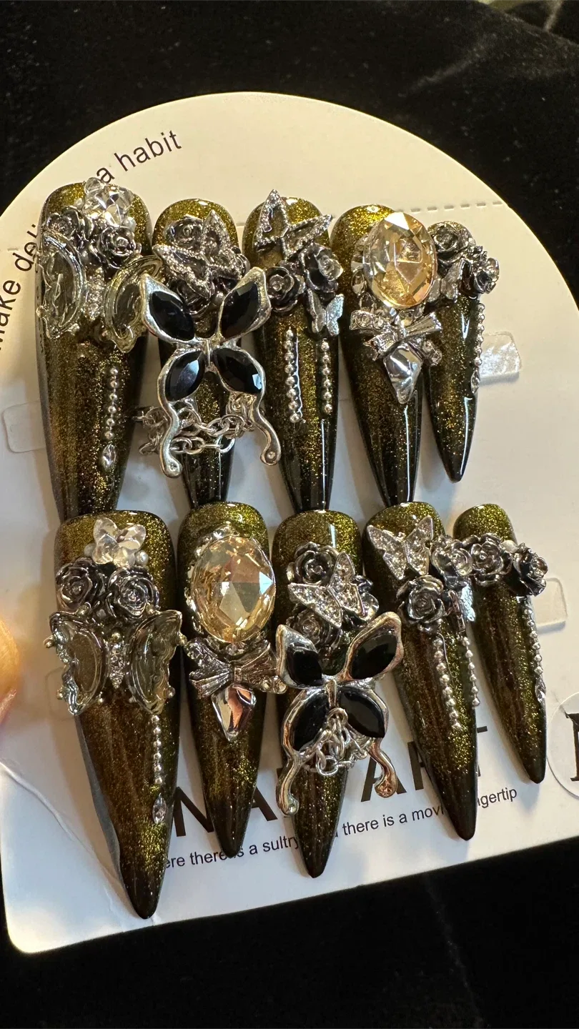 Press-On Nails - Gold & Black, Size M image indicator(3)