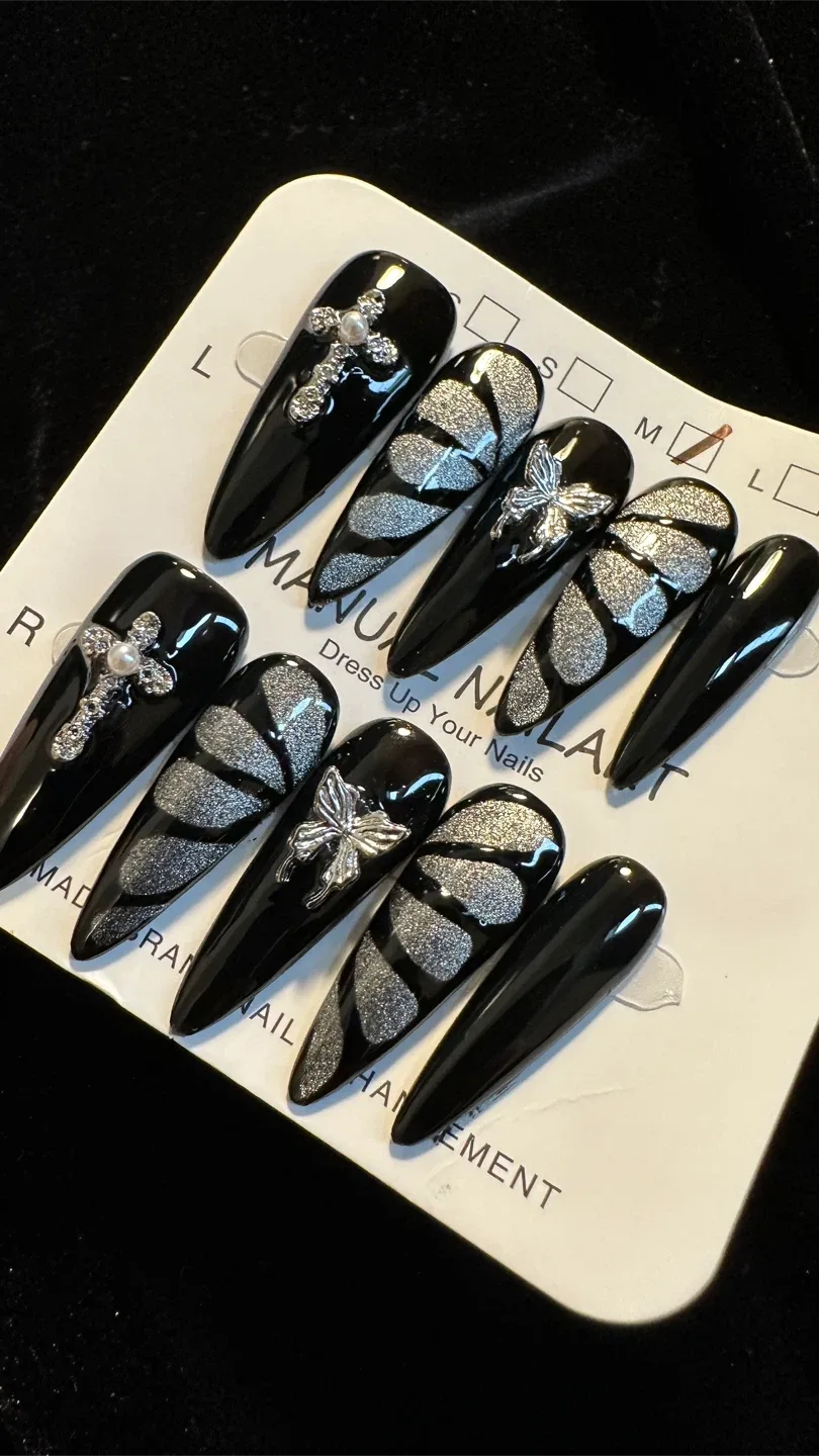 Handmade Black & Silver Press On Nails image indicator(2)