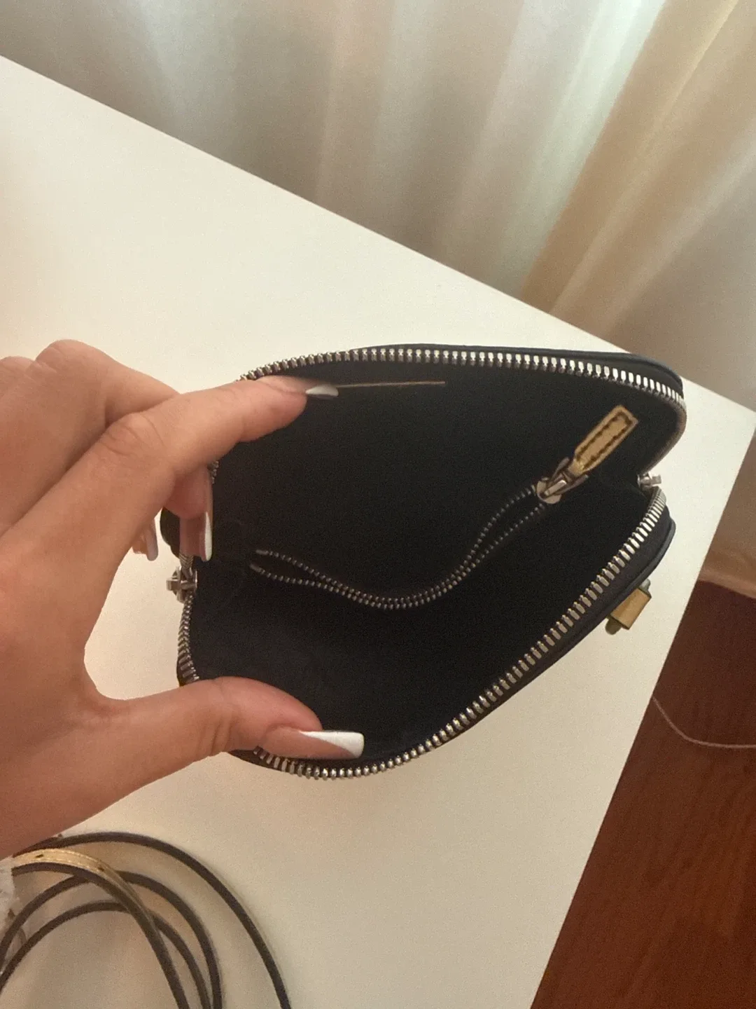 Gucci Gold Star Print Shoulder Bag image indicator(2)