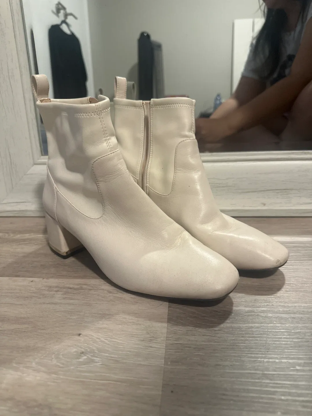 Coach White Leather Boots - Size 8.5 image indicator(2)