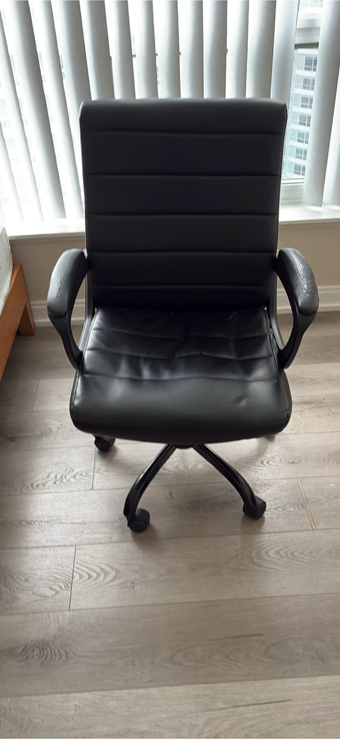 Black Office Chair – Great Condition – $30 Comfy and supportive - photo 2