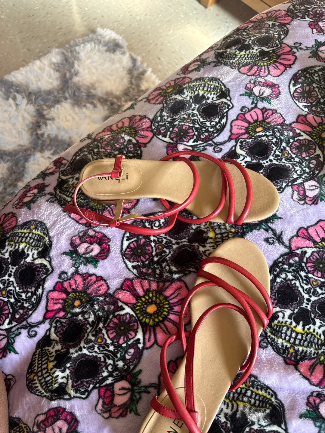 Van Eli Red Sandals image indicator(3)