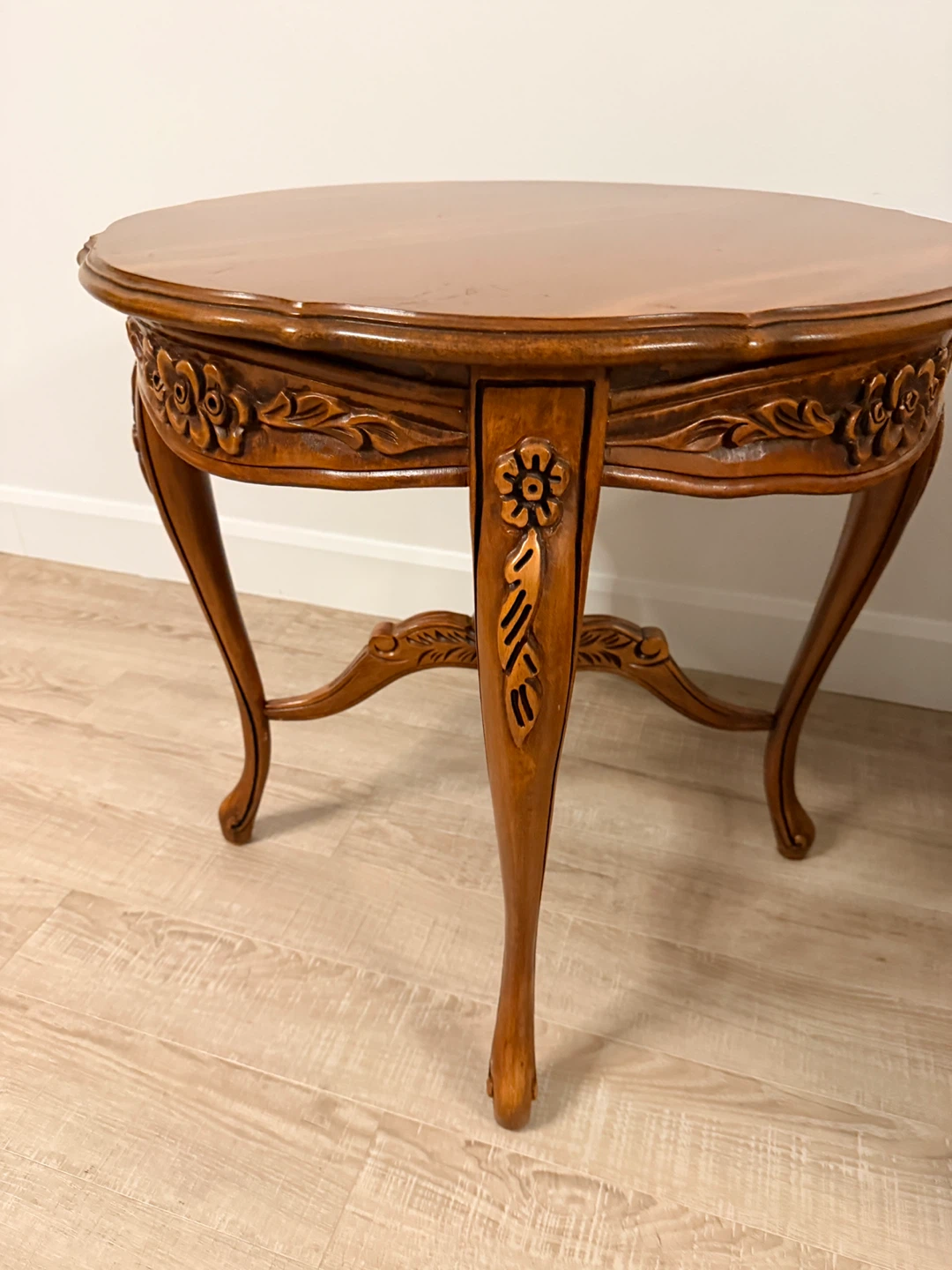 Move out sale: 3pc set Antique Style Wooden Coffee Table set - photo 4