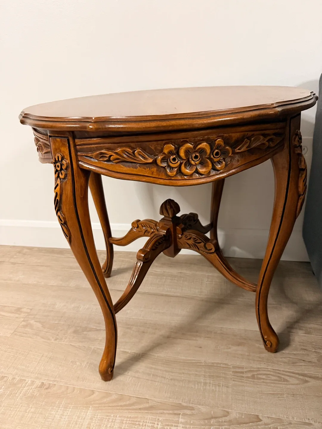 Move out sale: 3pc set Antique Style Wooden Coffee Table set image indicator(5)