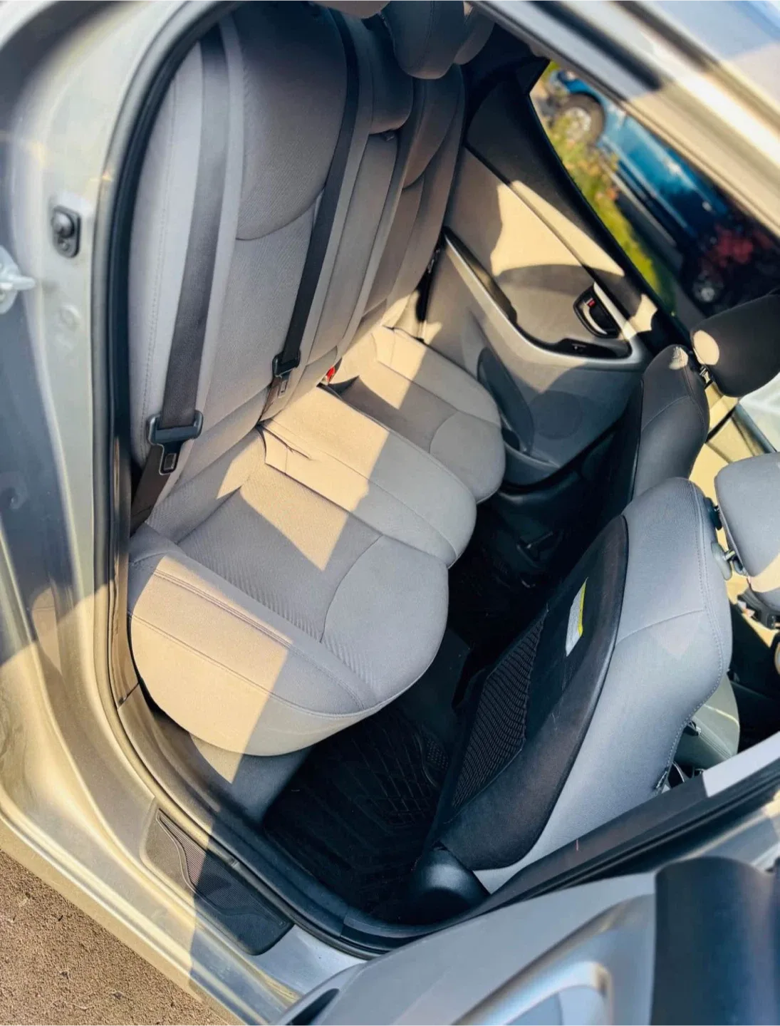 4000$ -Hyundai Elantra 2013 - Well Maintained! image indicator(4)