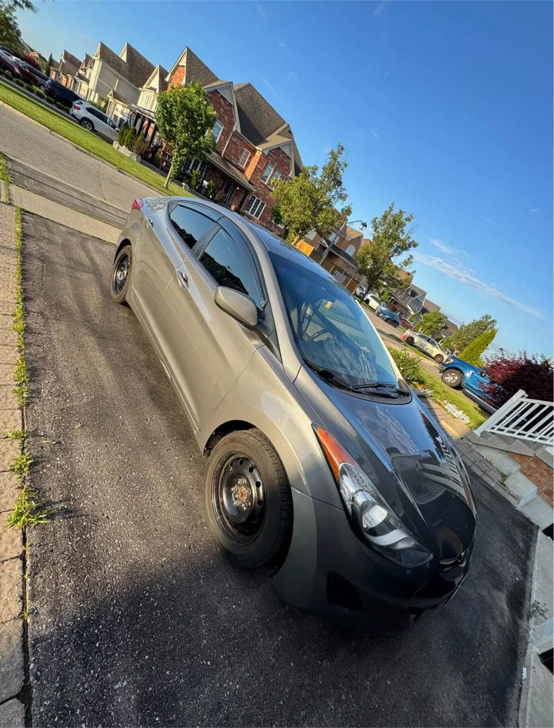 4000$ -Hyundai Elantra 2013 - Well Maintained! image indicator(6)