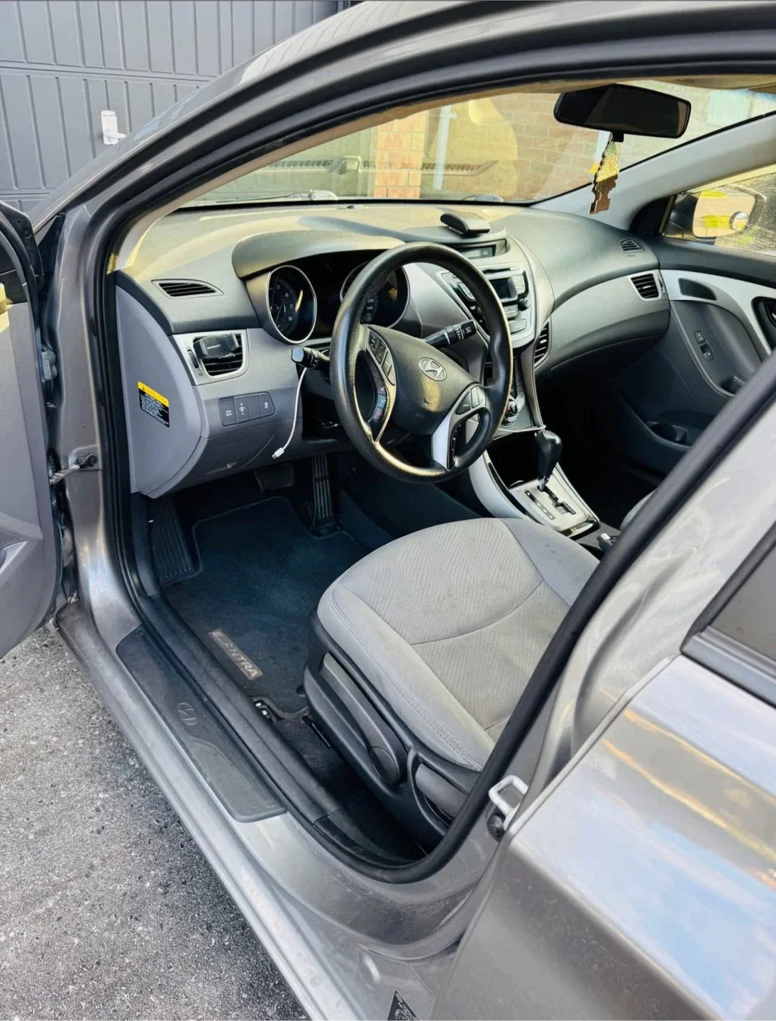 4000$ -Hyundai Elantra 2013 - Well Maintained! image indicator(7)