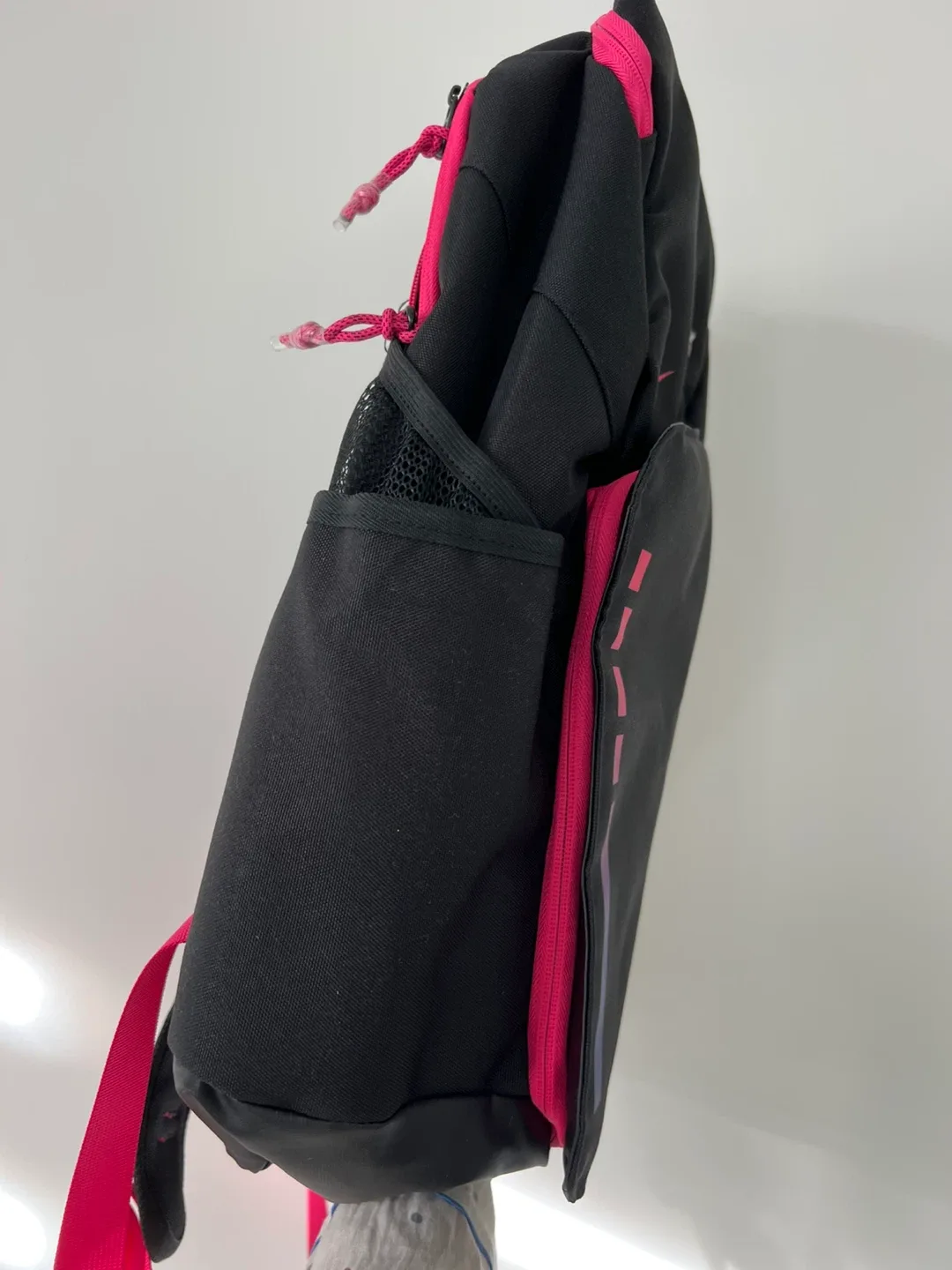 Nike Elite Backpack - Black & Pink image indicator(2)